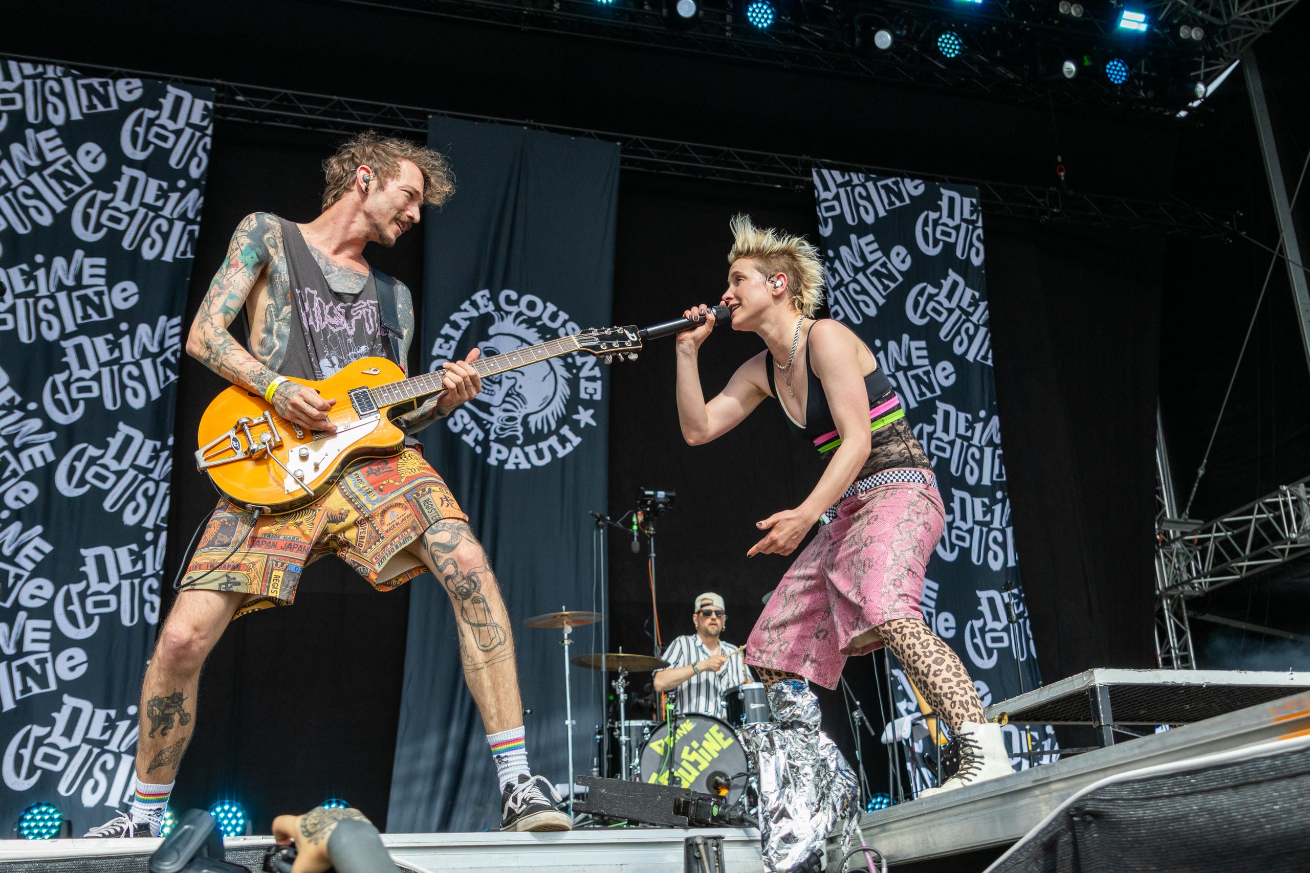 Deine Cousine rockt das TV und die Bühnen: “Sing meinen Song” und fette Herbst-Tour 2026!